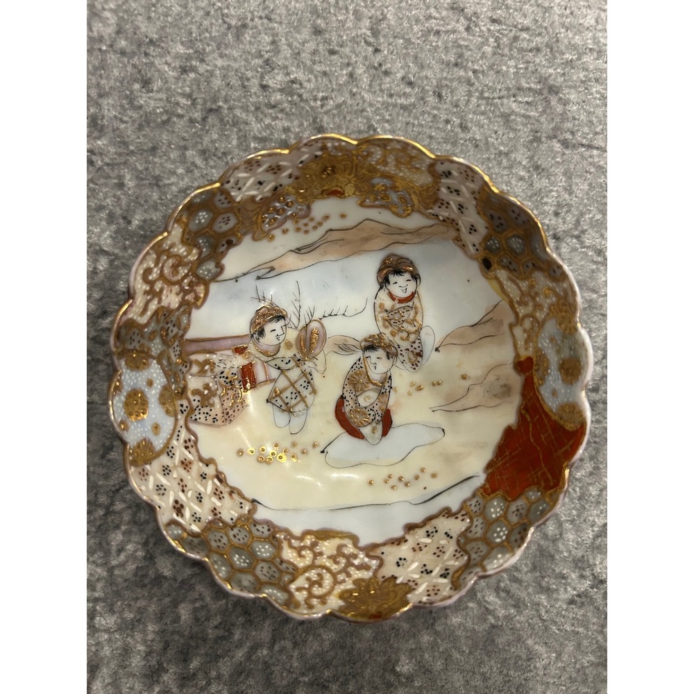 Antique Japanese Satsuma Moriage Porcelain Bowl Hand Painted Scalloped Gold Gilt